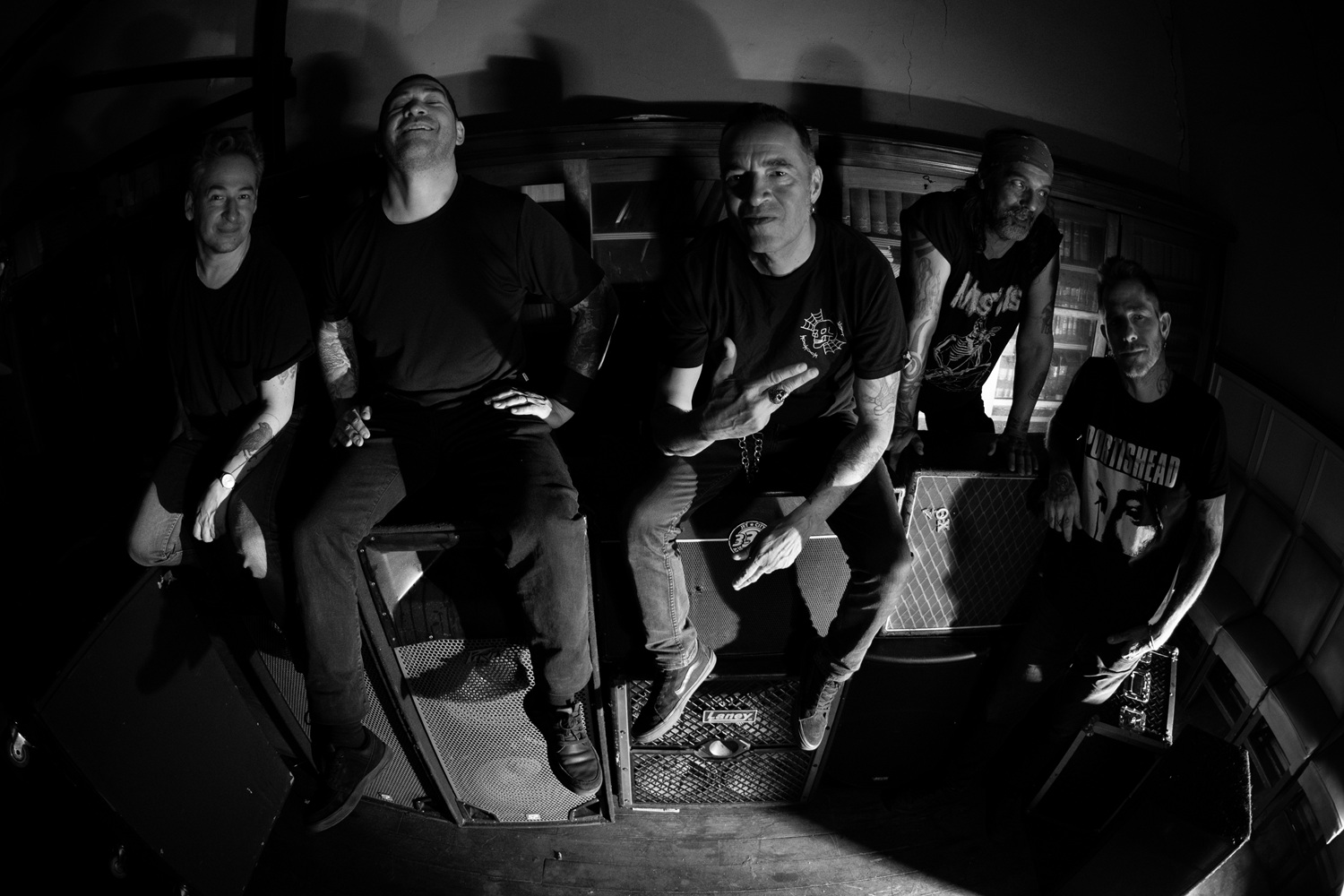 Fiskales Ad-Hok: Erguido frente a todo